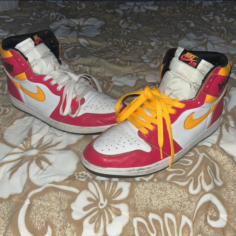 Jordan 1 Retro High OG “Light Fusion Red”